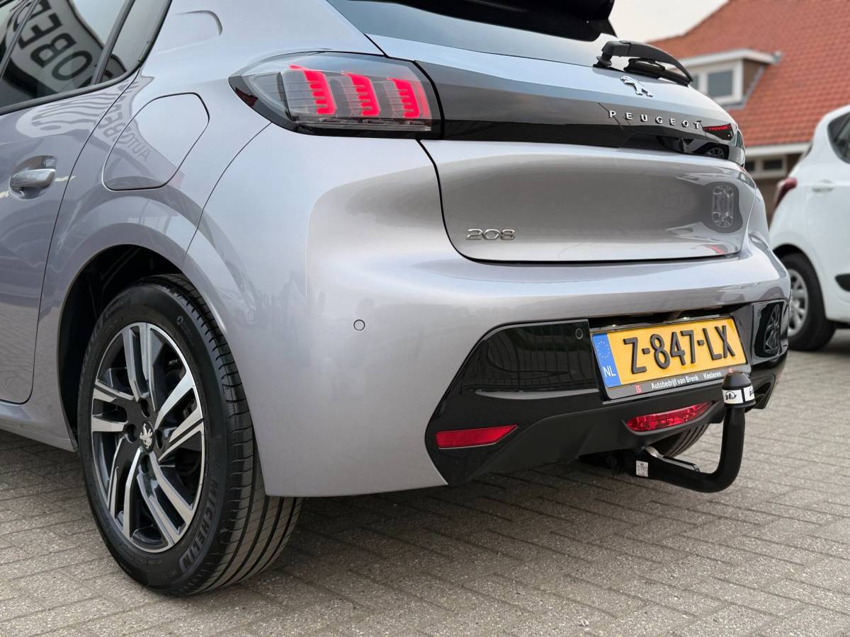 Peugeot 208 Peugeot 208 1.2 PureTech 100PK Allure Pack | Camera | Trekhaak