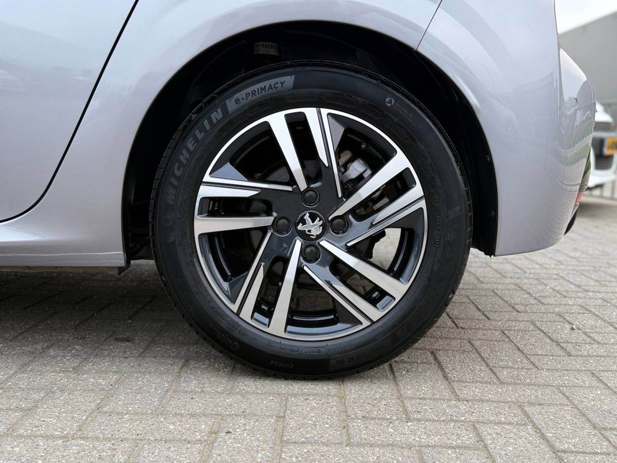 Peugeot 208 Peugeot 208 1.2 PureTech 100PK Allure Pack | Camera | Trekhaak