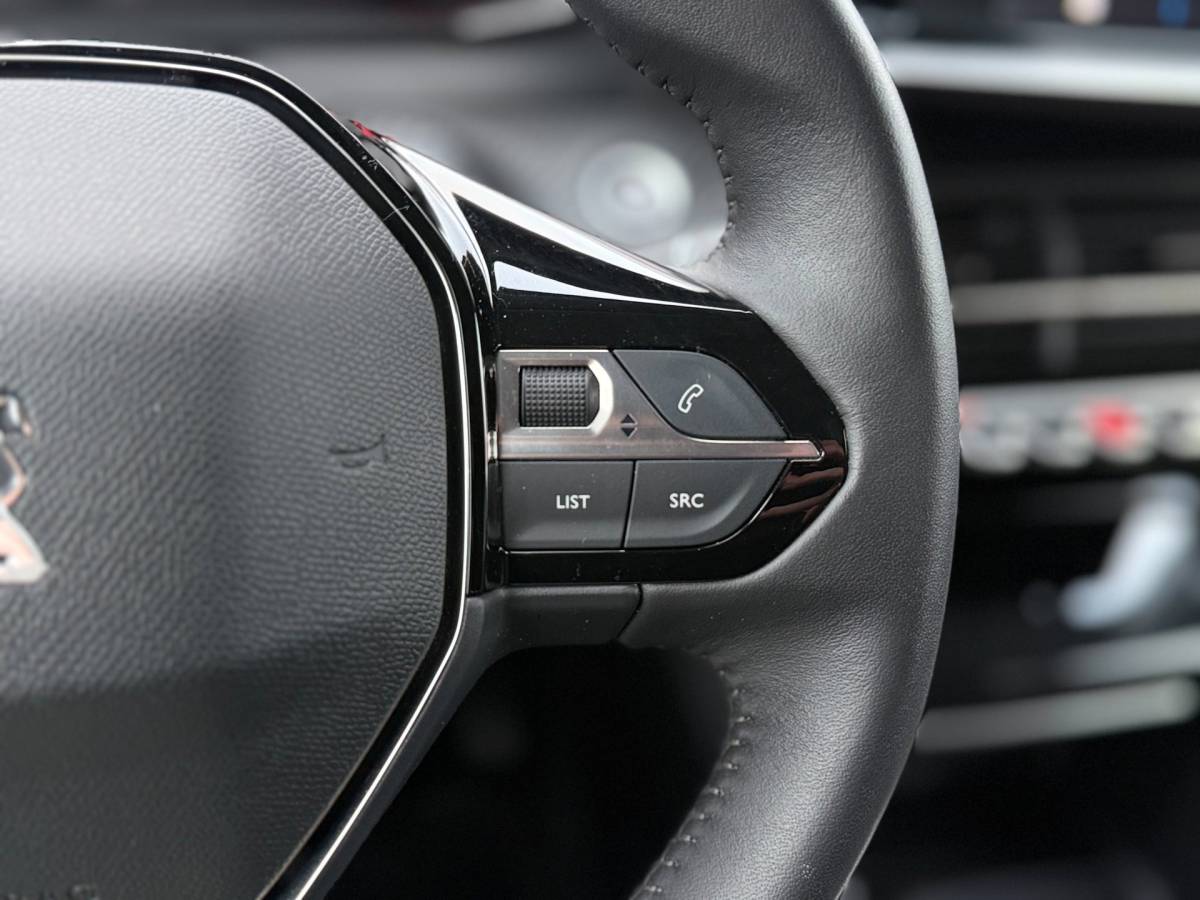 Peugeot 208 Peugeot 208 1.2 PureTech 100PK Allure Pack | Camera | Trekhaak