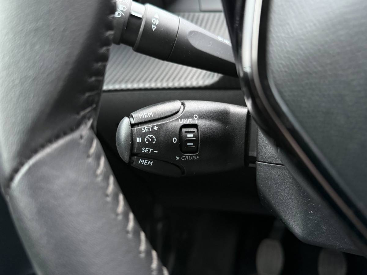 Peugeot 208 Peugeot 208 1.2 PureTech 100PK Allure Pack | Camera | Trekhaak