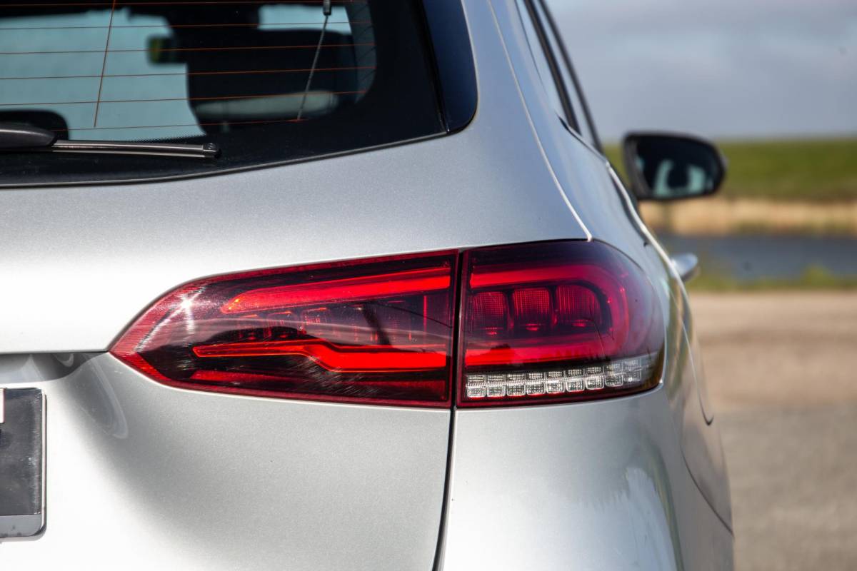 Mercedes-Benz B-Klasse Mercedes-Benz B-klasse 250 e Premium Plus DEALER ONDERHOUDEN / STOELVERWARMING / CARPLAY / CAMERA