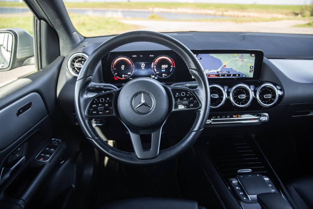 Mercedes-Benz B-Klasse Mercedes-Benz B-klasse 250 e Premium Plus DEALER ONDERHOUDEN / STOELVERWARMING / CARPLAY / CAMERA