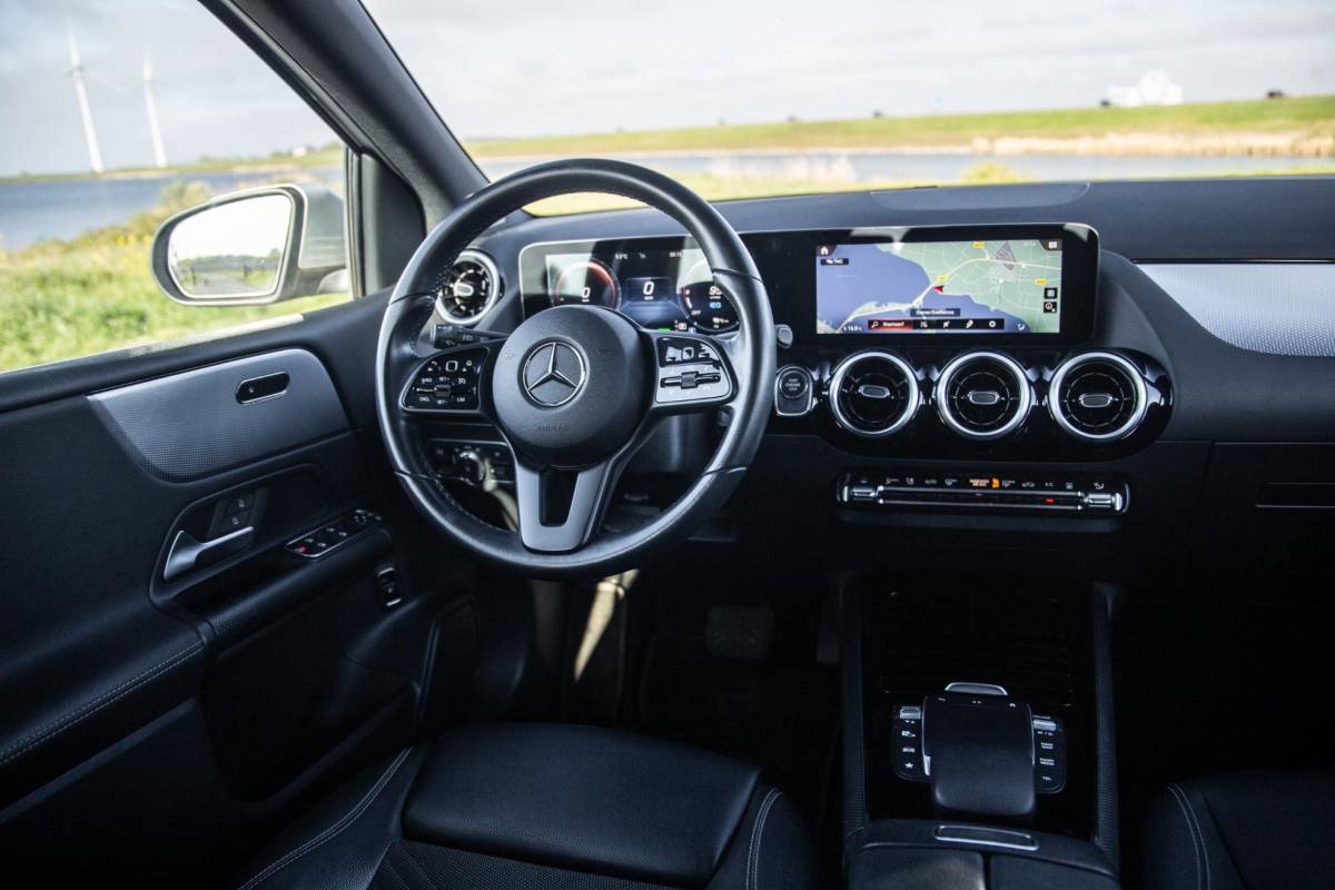 Mercedes-Benz B-Klasse Mercedes-Benz B-klasse 250 e Premium Plus DEALER ONDERHOUDEN / STOELVERWARMING / CARPLAY / CAMERA