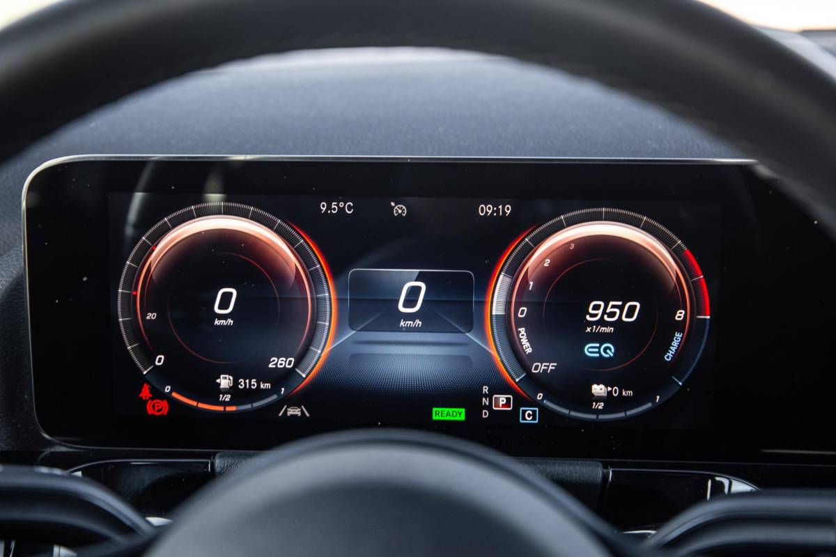 Mercedes-Benz B-Klasse Mercedes-Benz B-klasse 250 e Premium Plus DEALER ONDERHOUDEN / STOELVERWARMING / CARPLAY / CAMERA