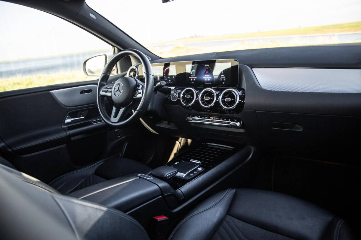 Mercedes-Benz B-Klasse Mercedes-Benz B-klasse 250 e Premium Plus DEALER ONDERHOUDEN / STOELVERWARMING / CARPLAY / CAMERA