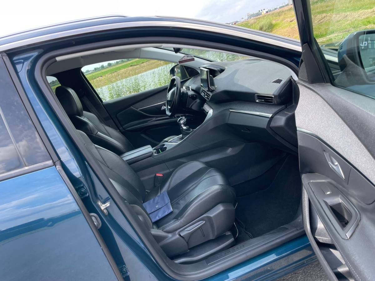Peugeot 3008 Peugeot 3008 1.2 PureTech Blue Lease Allure, Trekhaak, Cam, Carplay, Cruise, Keyless, Navi, Pdc, Geen import, Nap, Volledig oh!