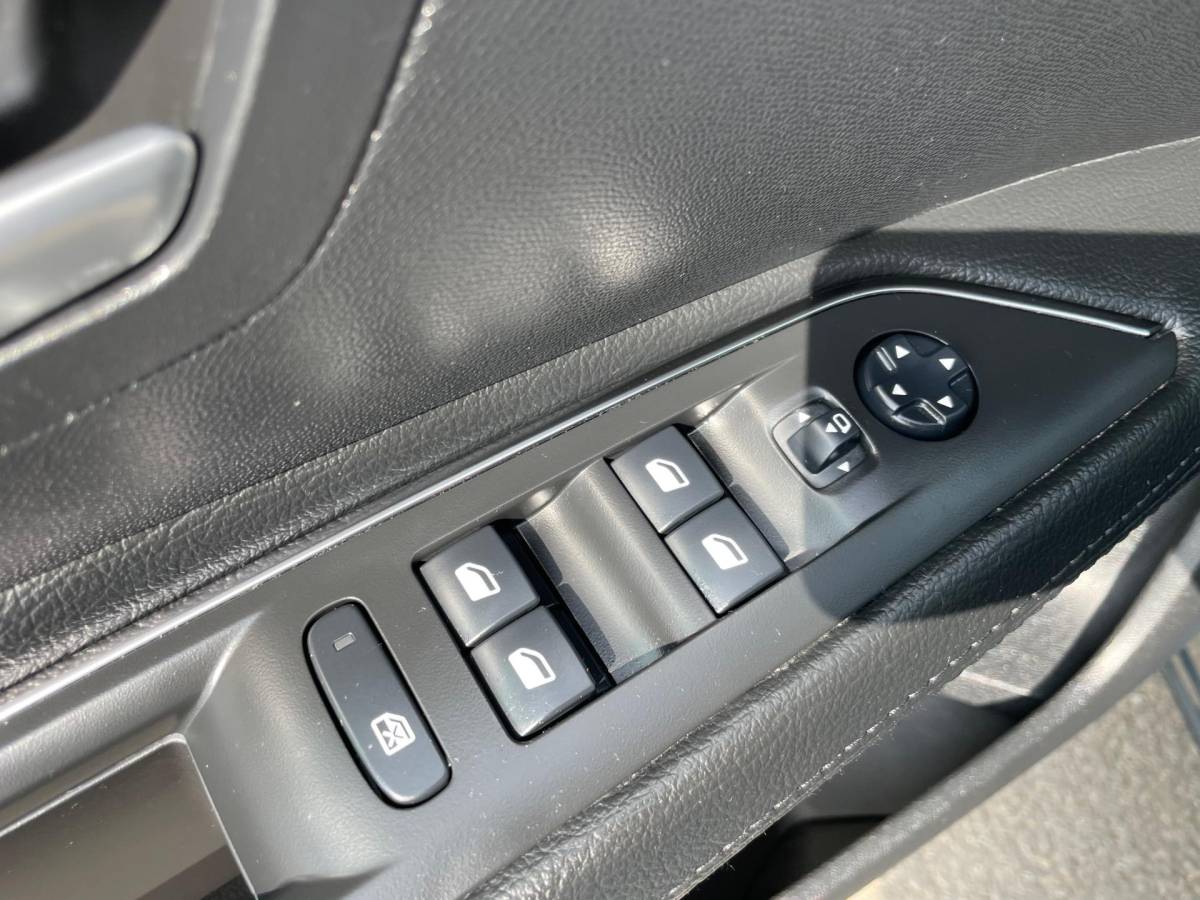Peugeot 3008 Peugeot 3008 1.2 PureTech Blue Lease Allure, Trekhaak, Cam, Carplay, Cruise, Keyless, Navi, Pdc, Geen import, Nap, Volledig oh!