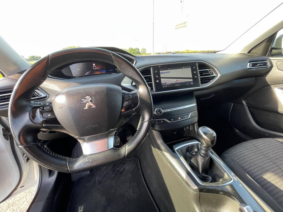 Peugeot 308 Peugeot 308 SW 1.2 PureTech Blue Lease Active, Trekhaak, Cruise, Pdc, Digi dash, 1e eig, Geen import, Nap!