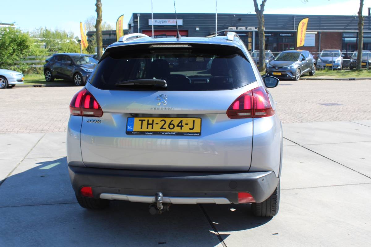 Peugeot 2008 Peugeot 2008 1.2 PureTech Allure automaat BOMVOL OPTIES GOED ONDERHOUDEN