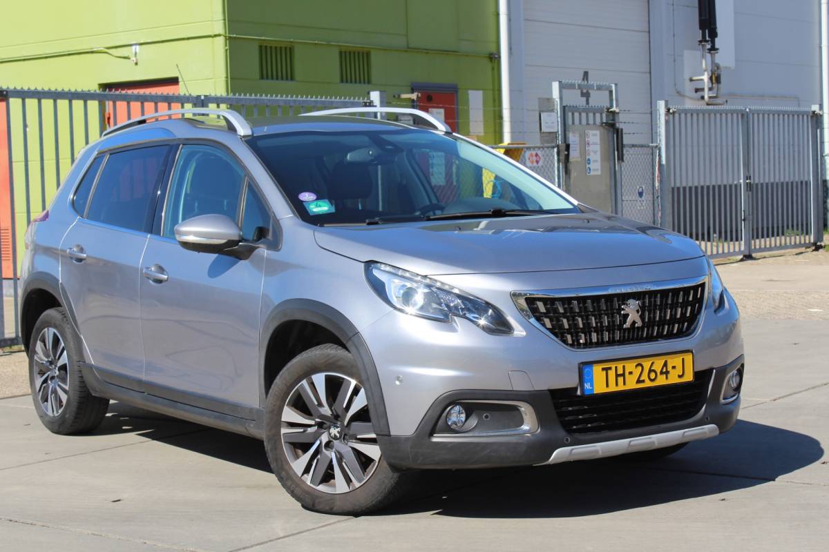 Peugeot 2008 Peugeot 2008 1.2 PureTech Allure automaat BOMVOL OPTIES GOED ONDERHOUDEN