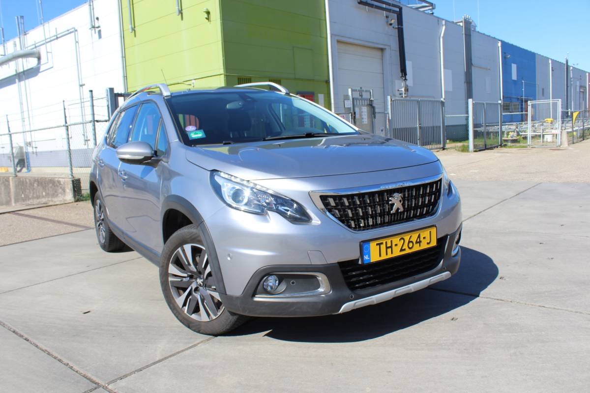 Peugeot 2008 Peugeot 2008 1.2 PureTech Allure automaat BOMVOL OPTIES GOED ONDERHOUDEN