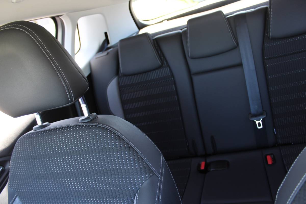 Peugeot 2008 Peugeot 2008 1.2 PureTech Allure automaat BOMVOL OPTIES GOED ONDERHOUDEN