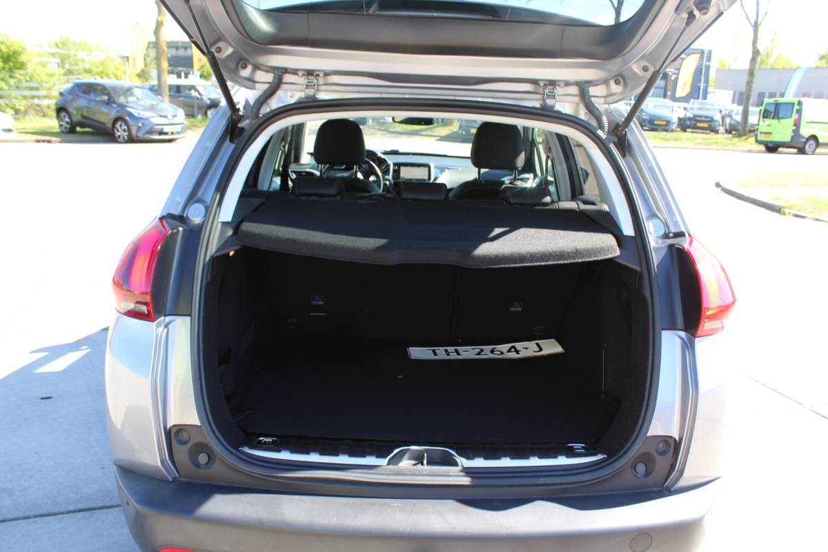 Peugeot 2008 Peugeot 2008 1.2 PureTech Allure automaat BOMVOL OPTIES GOED ONDERHOUDEN