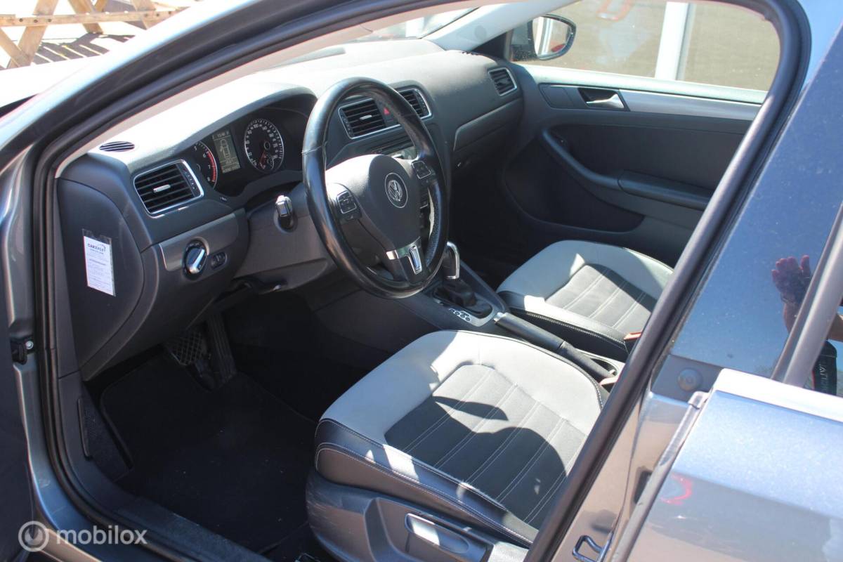 Volkswagen Jetta Volkswagen Jetta 1.4 TSI Aut Highline Leder/18Inch/Navi/ECC
