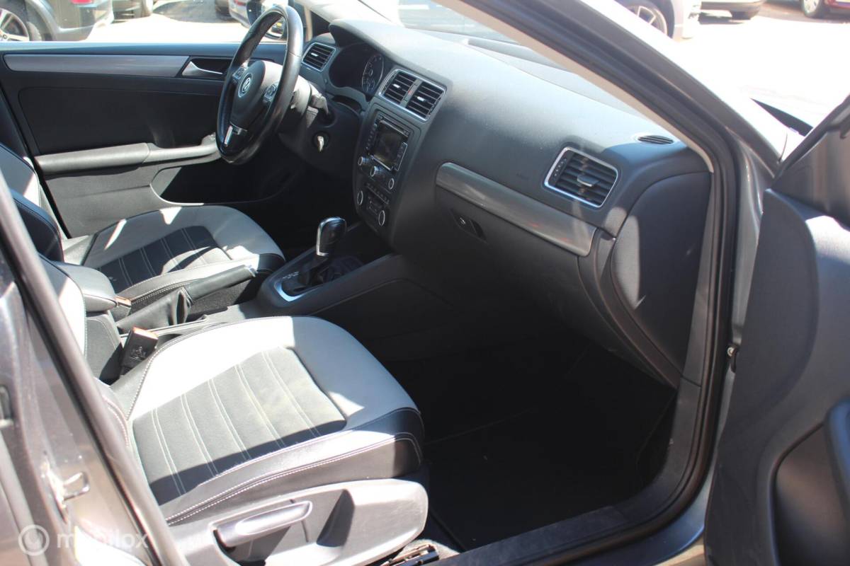 Volkswagen Jetta Volkswagen Jetta 1.4 TSI Aut Highline Leder/18Inch/Navi/ECC