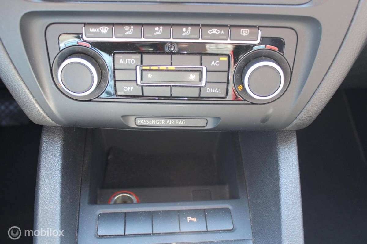 Volkswagen Jetta Volkswagen Jetta 1.4 TSI Aut Highline Leder/18Inch/Navi/ECC