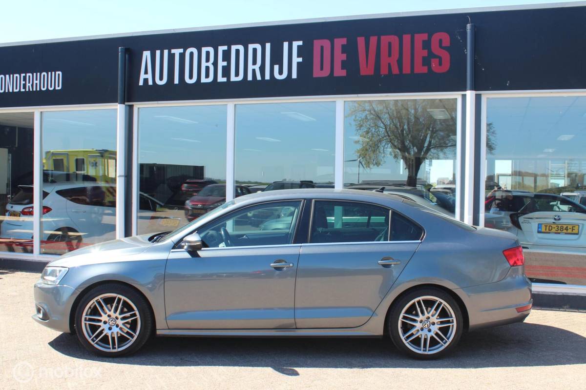 Volkswagen Jetta Volkswagen Jetta 1.4 TSI Aut Highline Leder/18Inch/Navi/ECC