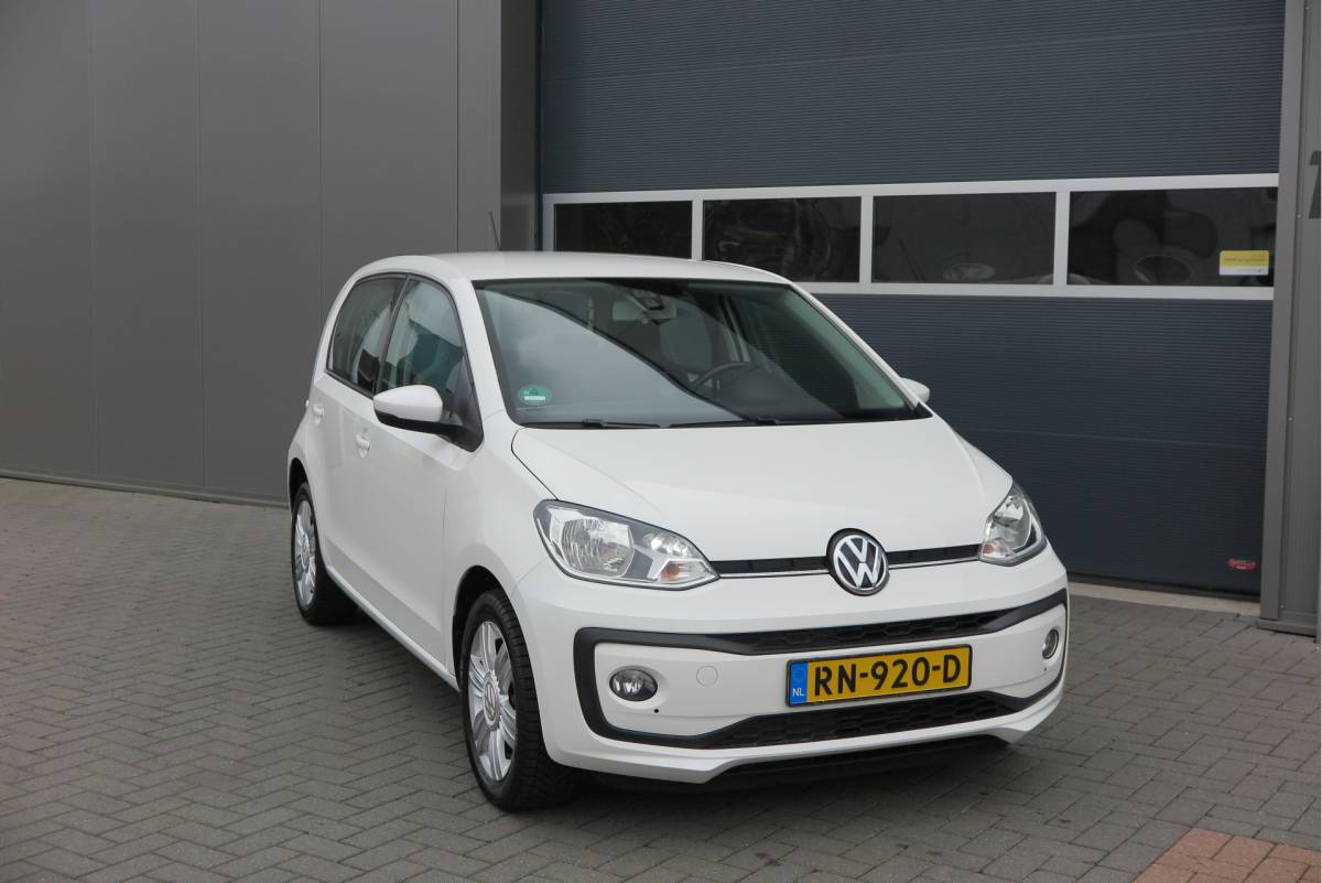 Volkswagen up! Volkswagen Up! 1.0 BMT 44kw 60pk  high up!  (Facelift) , Cruise control , Parkeersensor, Navi via APP, Lichtmetalen velgen, Telefoon integratie , Nieuwe APK , etc. Onderhoudshistorie vanaf 30.000 km hier volledig bekend en recent.