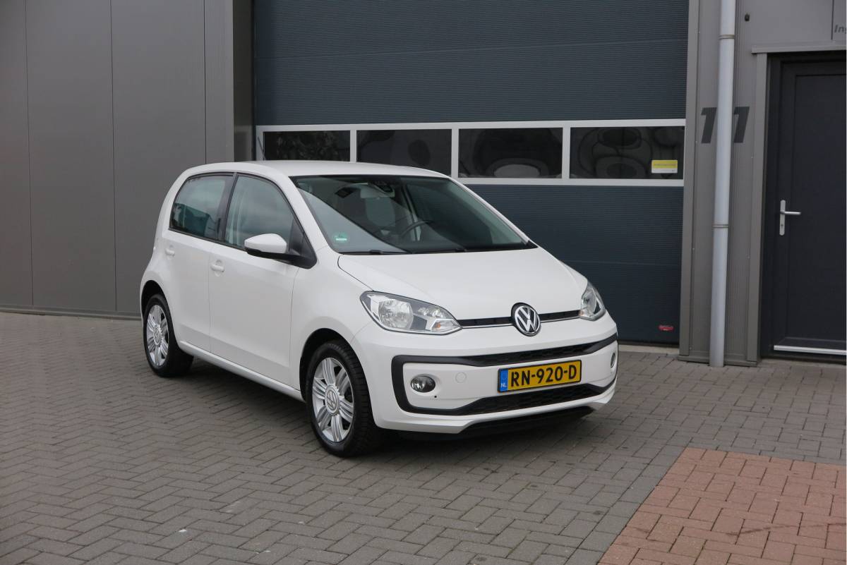 Volkswagen up! Volkswagen Up! 1.0 BMT 44kw 60pk  high up!  (Facelift) , Cruise control , Parkeersensor, Navi via APP, Lichtmetalen velgen, Telefoon integratie , Nieuwe APK , etc. Onderhoudshistorie vanaf 30.000 km hier volledig bekend en recent.