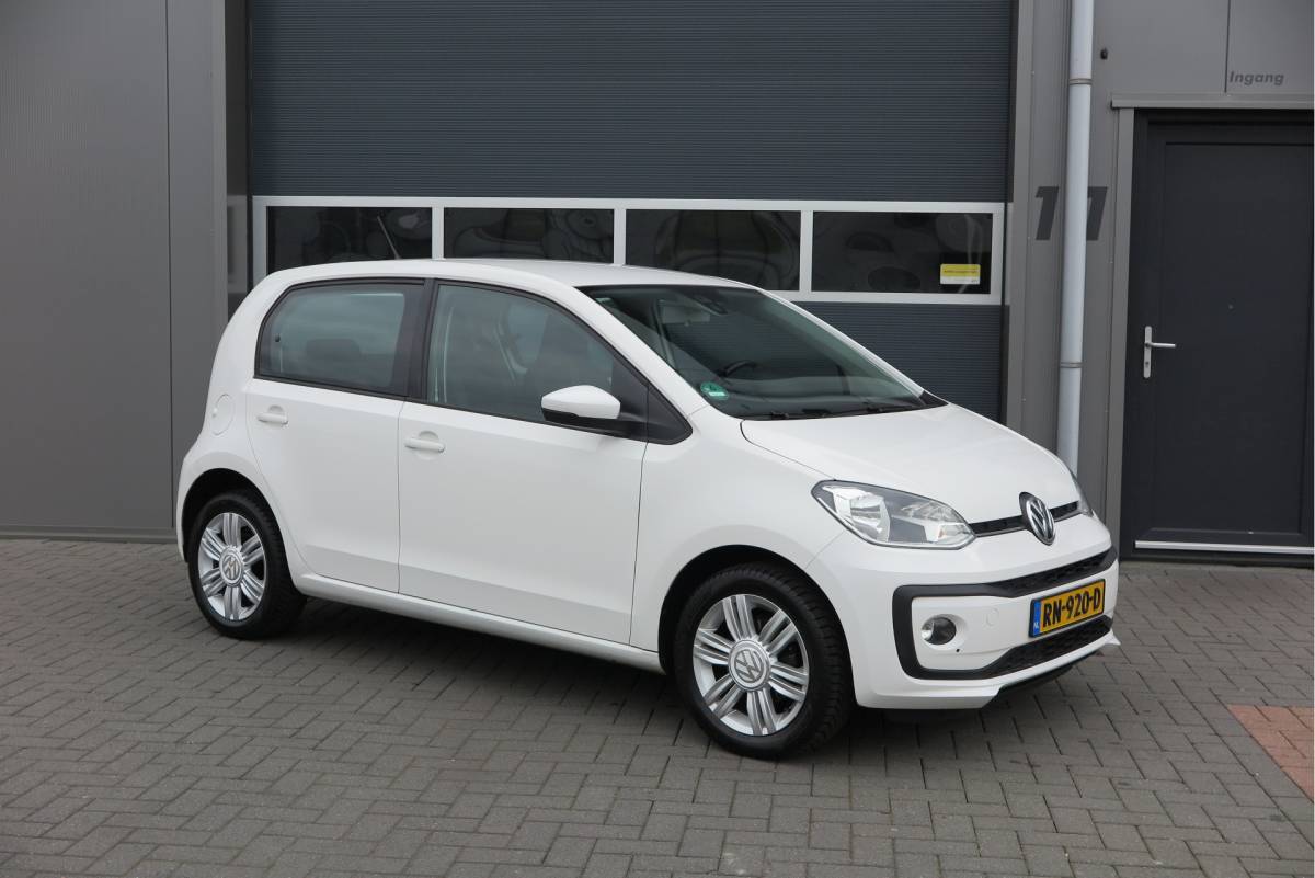 Volkswagen up! Volkswagen Up! 1.0 BMT 44kw 60pk  high up!  (Facelift) , Cruise control , Parkeersensor, Navi via APP, Lichtmetalen velgen, Telefoon integratie , Nieuwe APK , etc. Onderhoudshistorie vanaf 30.000 km hier volledig bekend en recent.