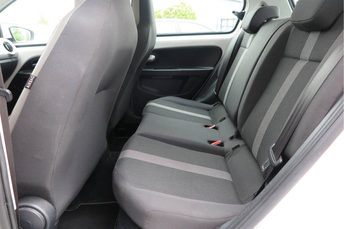 Volkswagen up! Volkswagen Up! 1.0 BMT 44kw 60pk  high up!  (Facelift) , Cruise control , Parkeersensor, Navi via APP, Lichtmetalen velgen, Telefoon integratie , Nieuwe APK , etc. Onderhoudshistorie vanaf 30.000 km hier volledig bekend en recent.