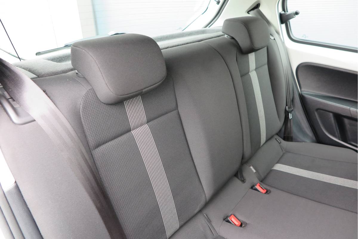 Volkswagen up! Volkswagen Up! 1.0 BMT 44kw 60pk  high up!  (Facelift) , Cruise control , Parkeersensor, Navi via APP, Lichtmetalen velgen, Telefoon integratie , Nieuwe APK , etc. Onderhoudshistorie vanaf 30.000 km hier volledig bekend en recent.