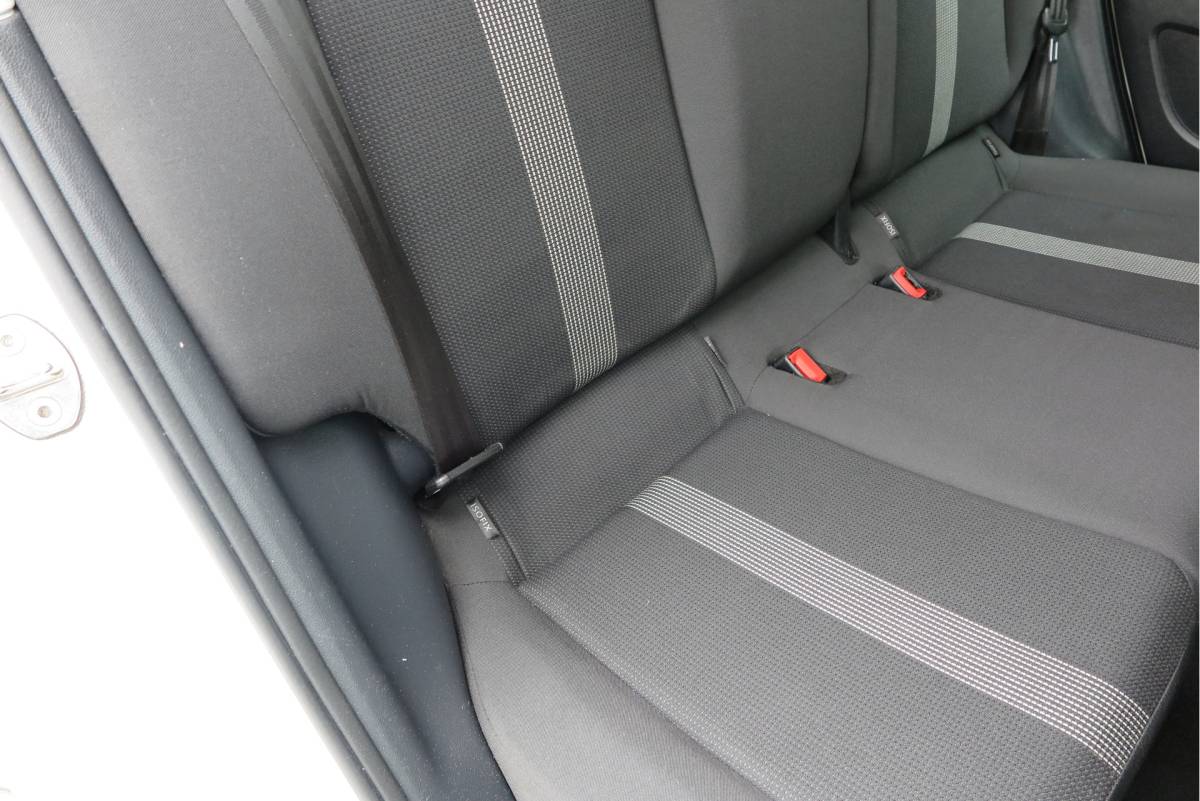 Volkswagen up! Volkswagen Up! 1.0 BMT 44kw 60pk  high up!  (Facelift) , Cruise control , Parkeersensor, Navi via APP, Lichtmetalen velgen, Telefoon integratie , Nieuwe APK , etc. Onderhoudshistorie vanaf 30.000 km hier volledig bekend en recent.