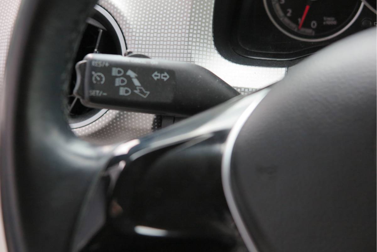 Volkswagen up! Volkswagen Up! 1.0 BMT 44kw 60pk  high up!  (Facelift) , Cruise control , Parkeersensor, Navi via APP, Lichtmetalen velgen, Telefoon integratie , Nieuwe APK , etc. Onderhoudshistorie vanaf 30.000 km hier volledig bekend en recent.