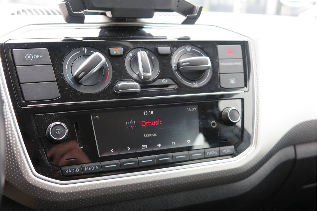 Volkswagen up! Volkswagen Up! 1.0 BMT 44kw 60pk  high up!  (Facelift) , Cruise control , Parkeersensor, Navi via APP, Lichtmetalen velgen, Telefoon integratie , Nieuwe APK , etc. Onderhoudshistorie vanaf 30.000 km hier volledig bekend en recent.