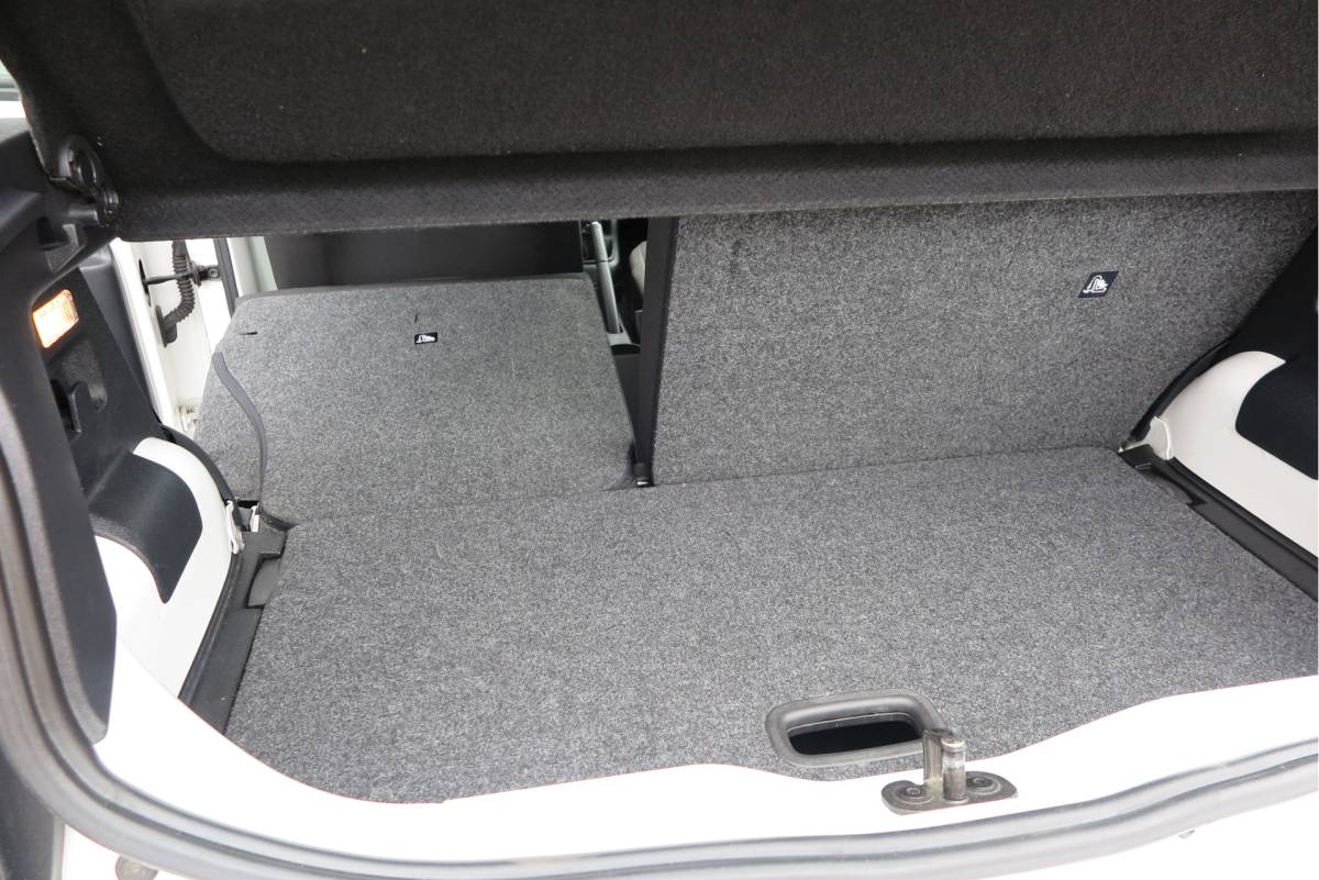 Volkswagen up! Volkswagen Up! 1.0 BMT 44kw 60pk  high up!  (Facelift) , Cruise control , Parkeersensor, Navi via APP, Lichtmetalen velgen, Telefoon integratie , Nieuwe APK , etc. Onderhoudshistorie vanaf 30.000 km hier volledig bekend en recent.