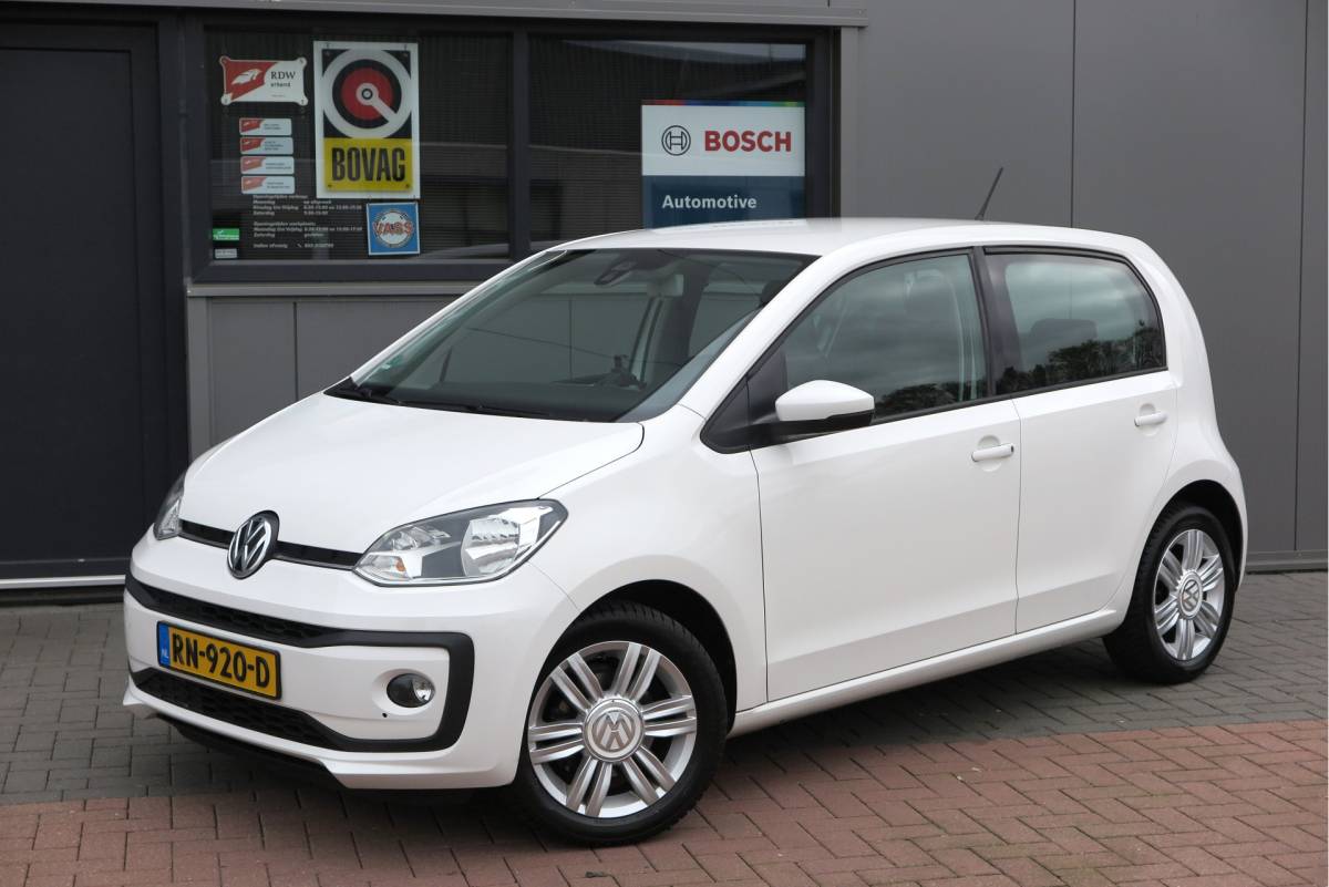 Volkswagen up! Volkswagen Up! 1.0 BMT 44kw 60pk  high up!  (Facelift) , Cruise control , Parkeersensor, Navi via APP, Lichtmetalen velgen, Telefoon integratie , Nieuwe APK , etc. Onderhoudshistorie vanaf 30.000 km hier volledig bekend en recent.