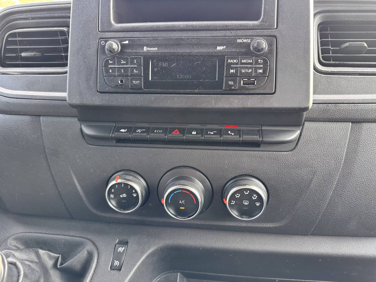 Renault Master Renault Master T35 2.3 dCi 180 L2H2 Energy ( 3-Pers ) *REFRIGERATED VEHICLE | DOUBLE SLIDING DOORS | CAMERA | AIR CONDITIONING | BLIND SPOT MONITOR | CRUISE CONTROL | PARKING SENSORS | TOW BAR*