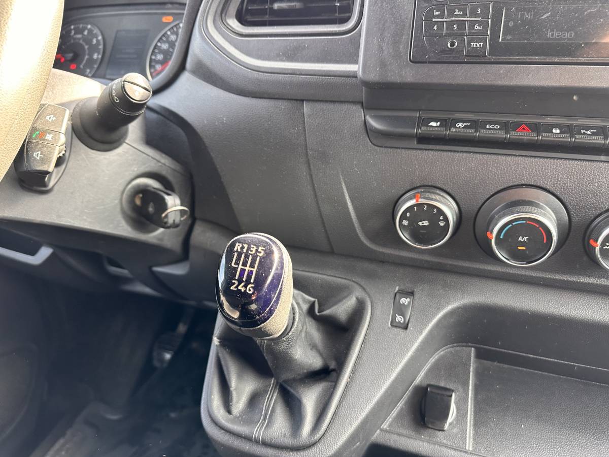 Renault Master Renault Master T35 2.3 dCi 180 L2H2 Energy ( 3-Pers ) *REFRIGERATED VEHICLE | DOUBLE SLIDING DOORS | CAMERA | AIR CONDITIONING | BLIND SPOT MONITOR | CRUISE CONTROL | PARKING SENSORS | TOW BAR*
