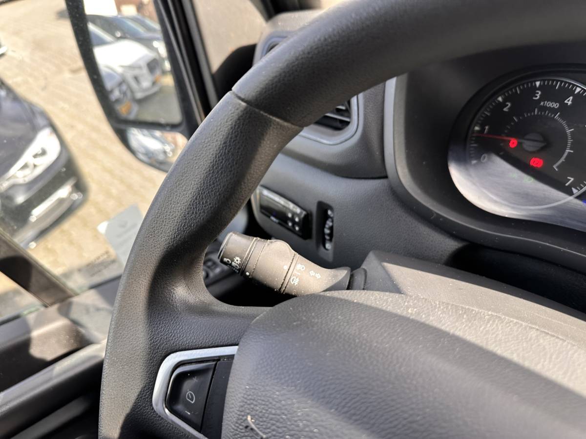 Renault Master Renault Master T35 2.3 dCi 180 L2H2 Energy ( 3-Pers ) *REFRIGERATED VEHICLE | DOUBLE SLIDING DOORS | CAMERA | AIR CONDITIONING | BLIND SPOT MONITOR | CRUISE CONTROL | PARKING SENSORS | TOW BAR*