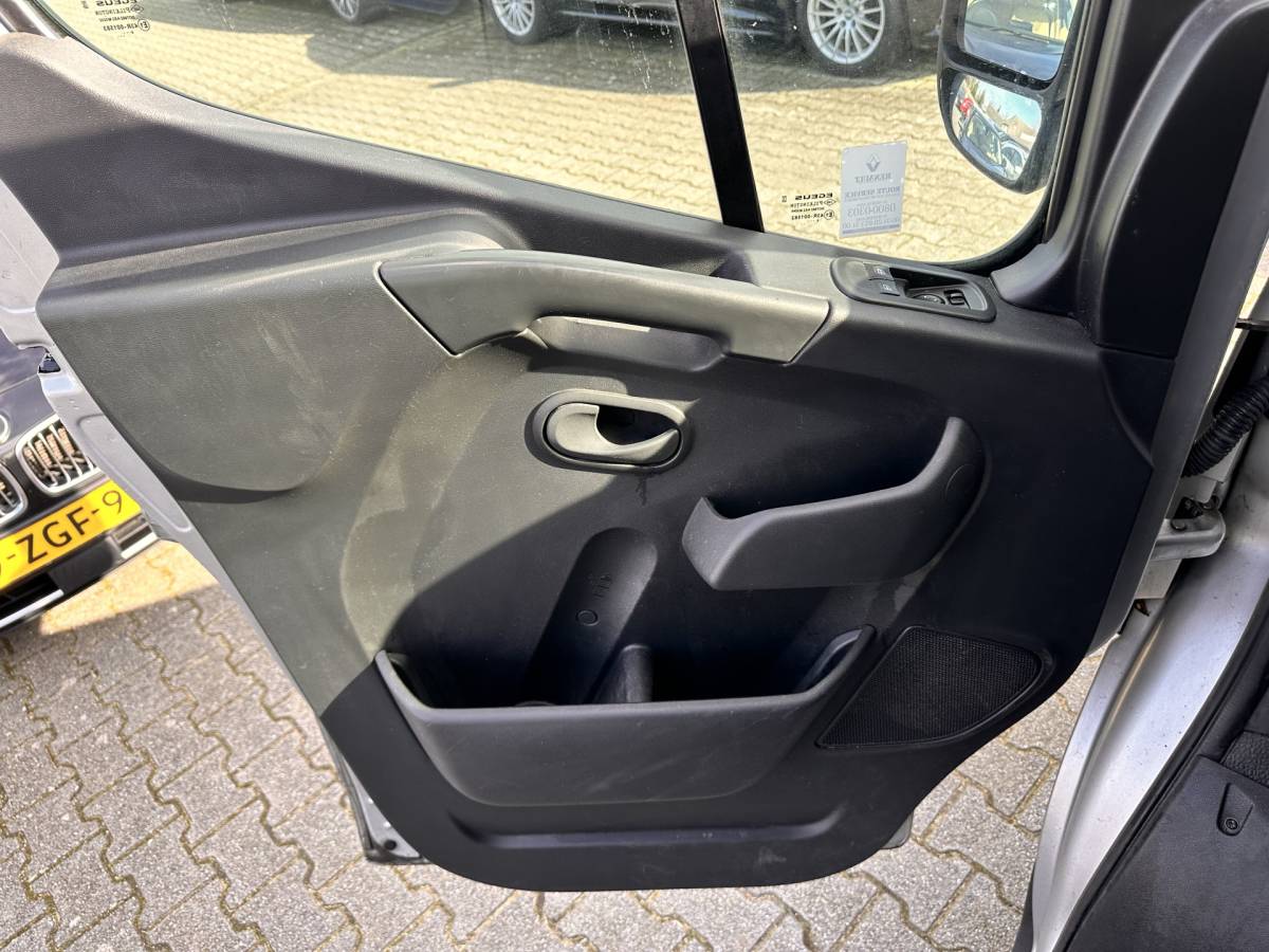 Renault Master Renault Master T35 2.3 dCi 180 L2H2 Energy ( 3-Pers ) *REFRIGERATED VEHICLE | DOUBLE SLIDING DOORS | CAMERA | AIR CONDITIONING | BLIND SPOT MONITOR | CRUISE CONTROL | PARKING SENSORS | TOW BAR*