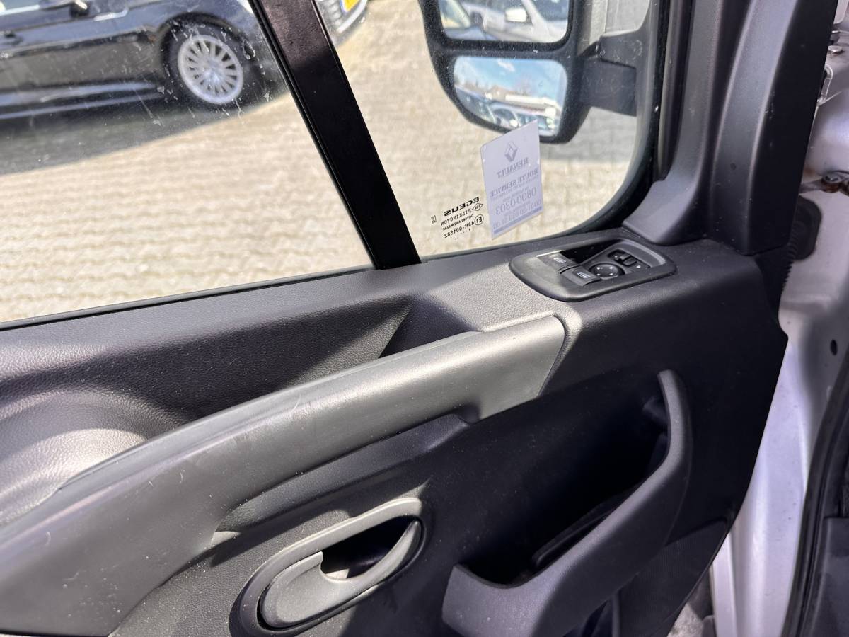 Renault Master Renault Master T35 2.3 dCi 180 L2H2 Energy ( 3-Pers ) *REFRIGERATED VEHICLE | DOUBLE SLIDING DOORS | CAMERA | AIR CONDITIONING | BLIND SPOT MONITOR | CRUISE CONTROL | PARKING SENSORS | TOW BAR*