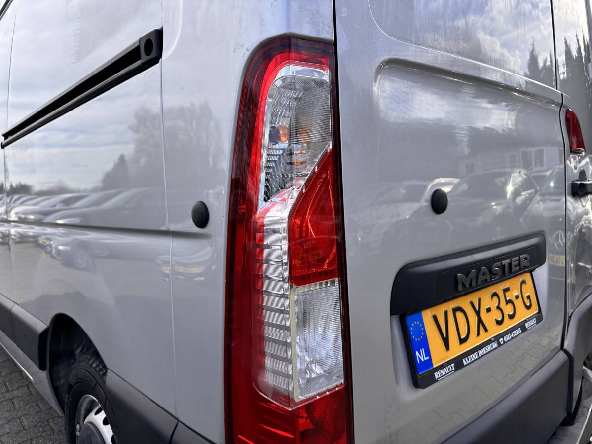 Renault Master Renault Master T35 2.3 dCi 180 L2H2 Energy ( 3-Pers ) *REFRIGERATED VEHICLE | DOUBLE SLIDING DOORS | CAMERA | AIR CONDITIONING | BLIND SPOT MONITOR | CRUISE CONTROL | PARKING SENSORS | TOW BAR*