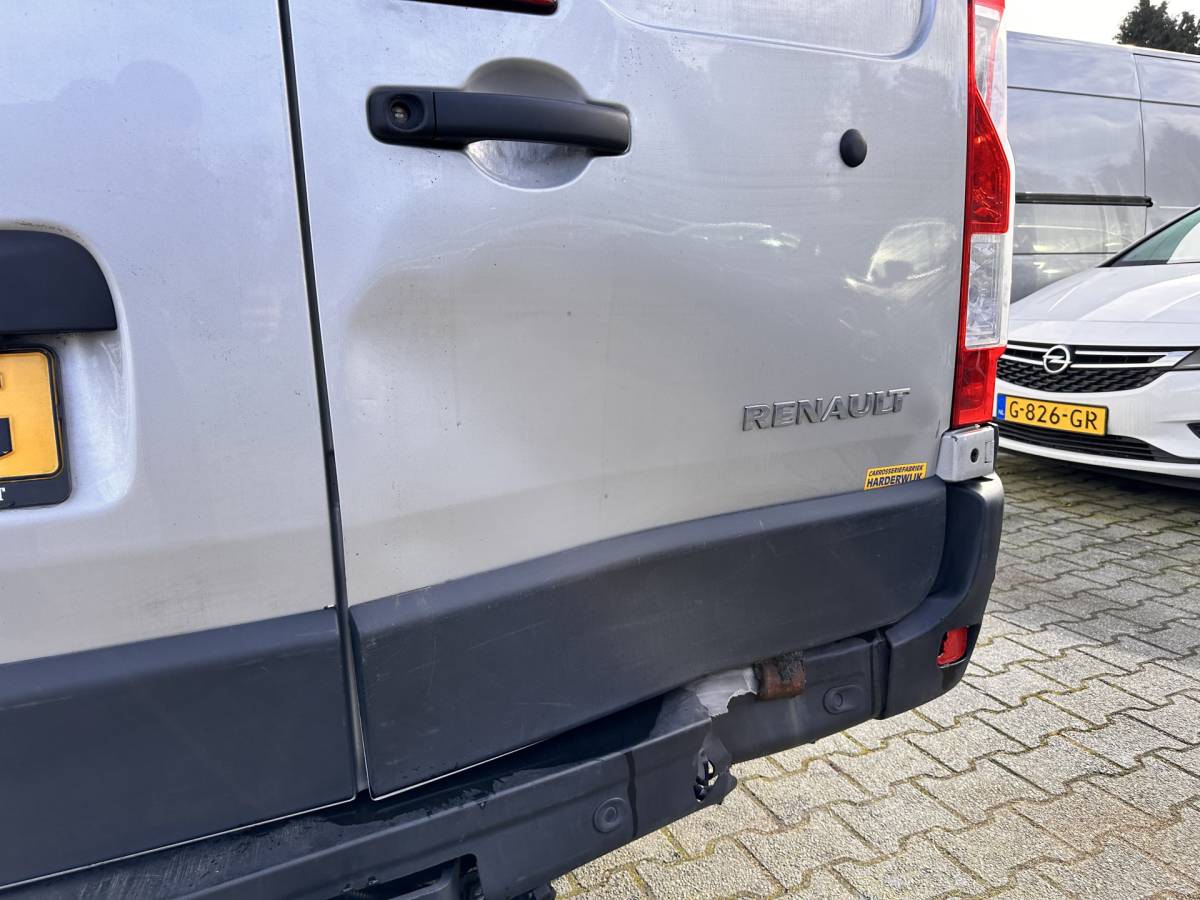 Renault Master Renault Master T35 2.3 dCi 180 L2H2 Energy ( 3-Pers ) *REFRIGERATED VEHICLE | DOUBLE SLIDING DOORS | CAMERA | AIR CONDITIONING | BLIND SPOT MONITOR | CRUISE CONTROL | PARKING SENSORS | TOW BAR*