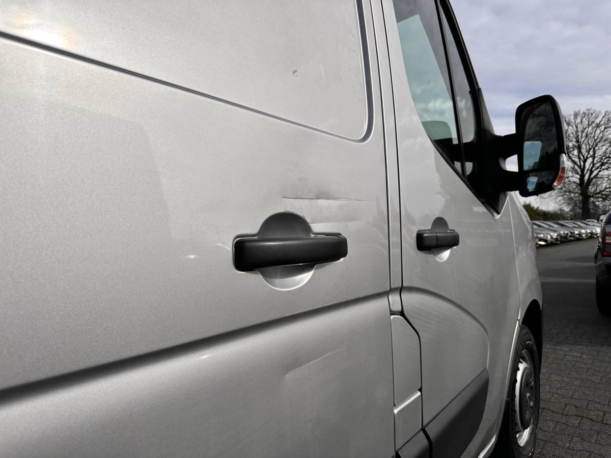 Renault Master Renault Master T35 2.3 dCi 180 L2H2 Energy ( 3-Pers ) *REFRIGERATED VEHICLE | DOUBLE SLIDING DOORS | CAMERA | AIR CONDITIONING | BLIND SPOT MONITOR | CRUISE CONTROL | PARKING SENSORS | TOW BAR*