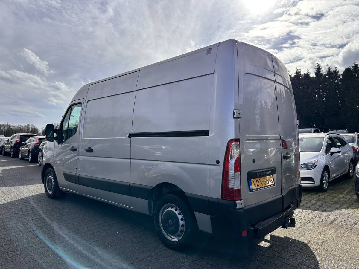 Renault Master Renault Master T35 2.3 dCi 180 L2H2 Energy ( 3-Pers ) *REFRIGERATED VEHICLE | DOUBLE SLIDING DOORS | CAMERA | AIR CONDITIONING | BLIND SPOT MONITOR | CRUISE CONTROL | PARKING SENSORS | TOW BAR*