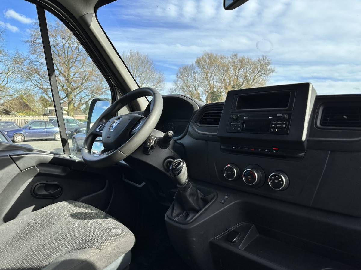 Renault Master Renault Master T35 2.3 dCi 180 L2H2 Energy ( 3-Pers ) *REFRIGERATED VEHICLE | DOUBLE SLIDING DOORS | CAMERA | AIR CONDITIONING | BLIND SPOT MONITOR | CRUISE CONTROL | PARKING SENSORS | TOW BAR*