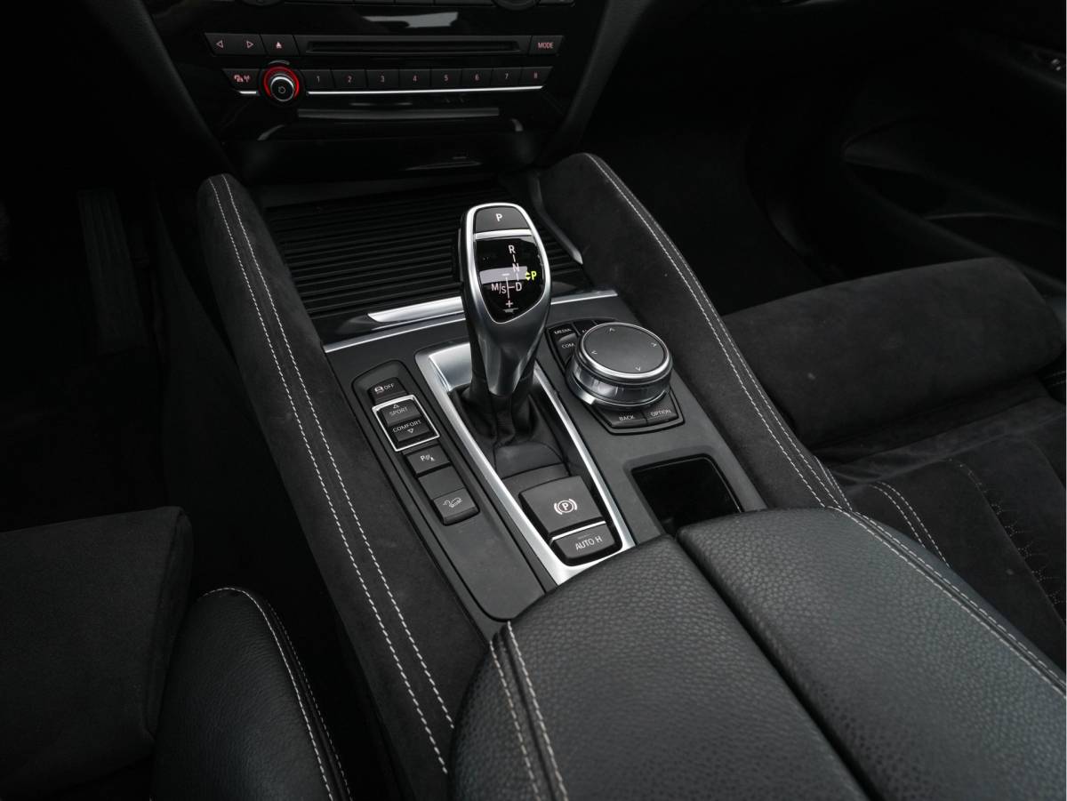 BMW X6 BMW X6 xDrive30d High Executive Design-Edition-Extravagance Aut. *PANO | LEATHER-ALCANTARA | FULL-LED | MEMORY-PACK | HEAD-UP | HIFI-SOUND | KEYLESS | DAB+ | BLIND-SPOT | CAMERA | HEATED-SPORTSEATS | SHIFTPADDLES | SOFTCLOSE | TOWBAR | 20”ALU*