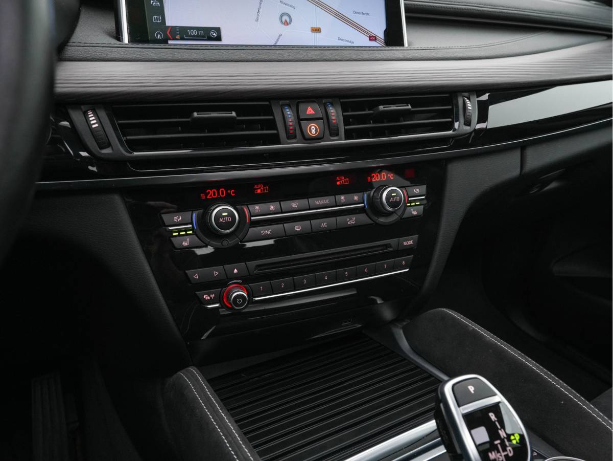 BMW X6 BMW X6 xDrive30d High Executive Design-Edition-Extravagance Aut. *PANO | LEATHER-ALCANTARA | FULL-LED | MEMORY-PACK | HEAD-UP | HIFI-SOUND | KEYLESS | DAB+ | BLIND-SPOT | CAMERA | HEATED-SPORTSEATS | SHIFTPADDLES | SOFTCLOSE | TOWBAR | 20”ALU*