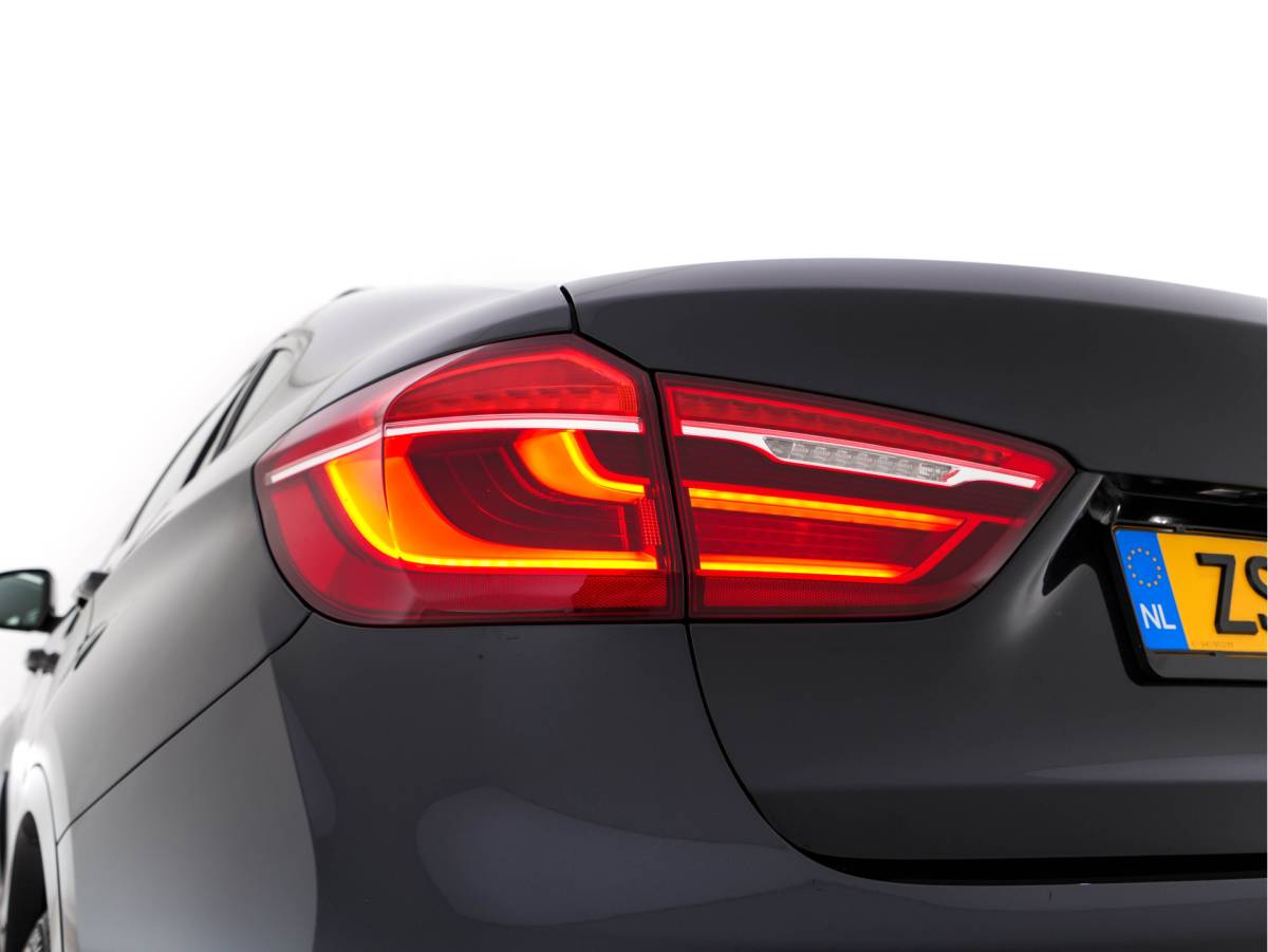 BMW X6 BMW X6 xDrive30d High Executive Design-Edition-Extravagance Aut. *PANO | LEATHER-ALCANTARA | FULL-LED | MEMORY-PACK | HEAD-UP | HIFI-SOUND | KEYLESS | DAB+ | BLIND-SPOT | CAMERA | HEATED-SPORTSEATS | SHIFTPADDLES | SOFTCLOSE | TOWBAR | 20”ALU*