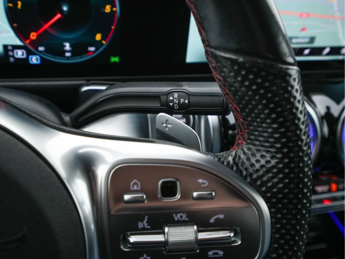Mercedes-Benz GLB Mercedes-Benz GLB 200 d ( VAN ) Premium AMG-SportPack Aut. *LEATHER-MICROFIBRE | FULL-LED | AMBIENT-LIGHT | WIDE-SCREEN-DIGICOCKPIT | HEATED-SPORTSEATS | KEYLESS | NAVI-FULLMAP | DAB+ | ECC | PDC | CRUISE | 19”ALU*