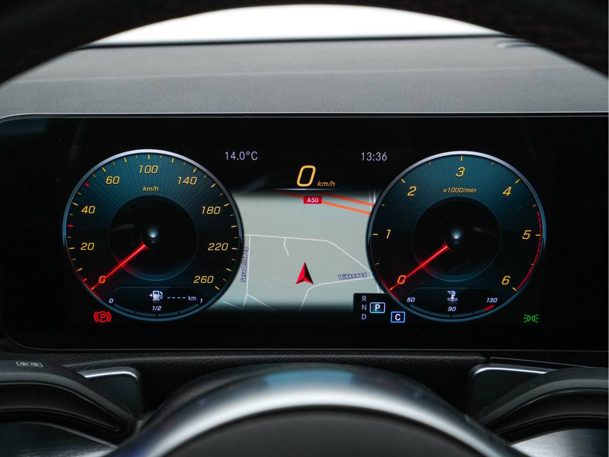 Mercedes-Benz GLB Mercedes-Benz GLB 200 d ( VAN ) Premium AMG-SportPack Aut. *LEATHER-MICROFIBRE | FULL-LED | AMBIENT-LIGHT | WIDE-SCREEN-DIGICOCKPIT | HEATED-SPORTSEATS | KEYLESS | NAVI-FULLMAP | DAB+ | ECC | PDC | CRUISE | 19”ALU*