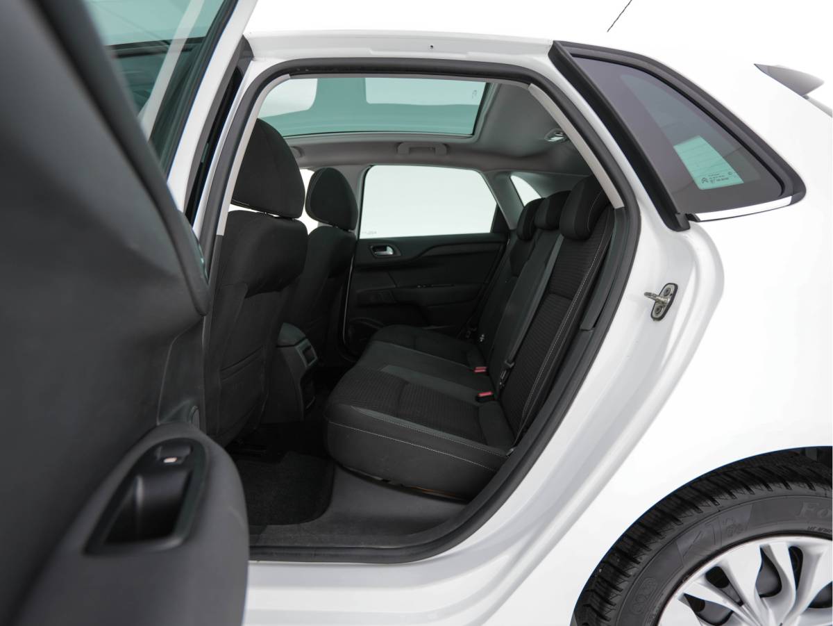 Citroën C4 Citroën C4 1.6 BlueHDi Feel *PANO | SPORT-SEATS | PDC | PRIVACY-GLASS | ECC | CRUISE | TOWBAR*
