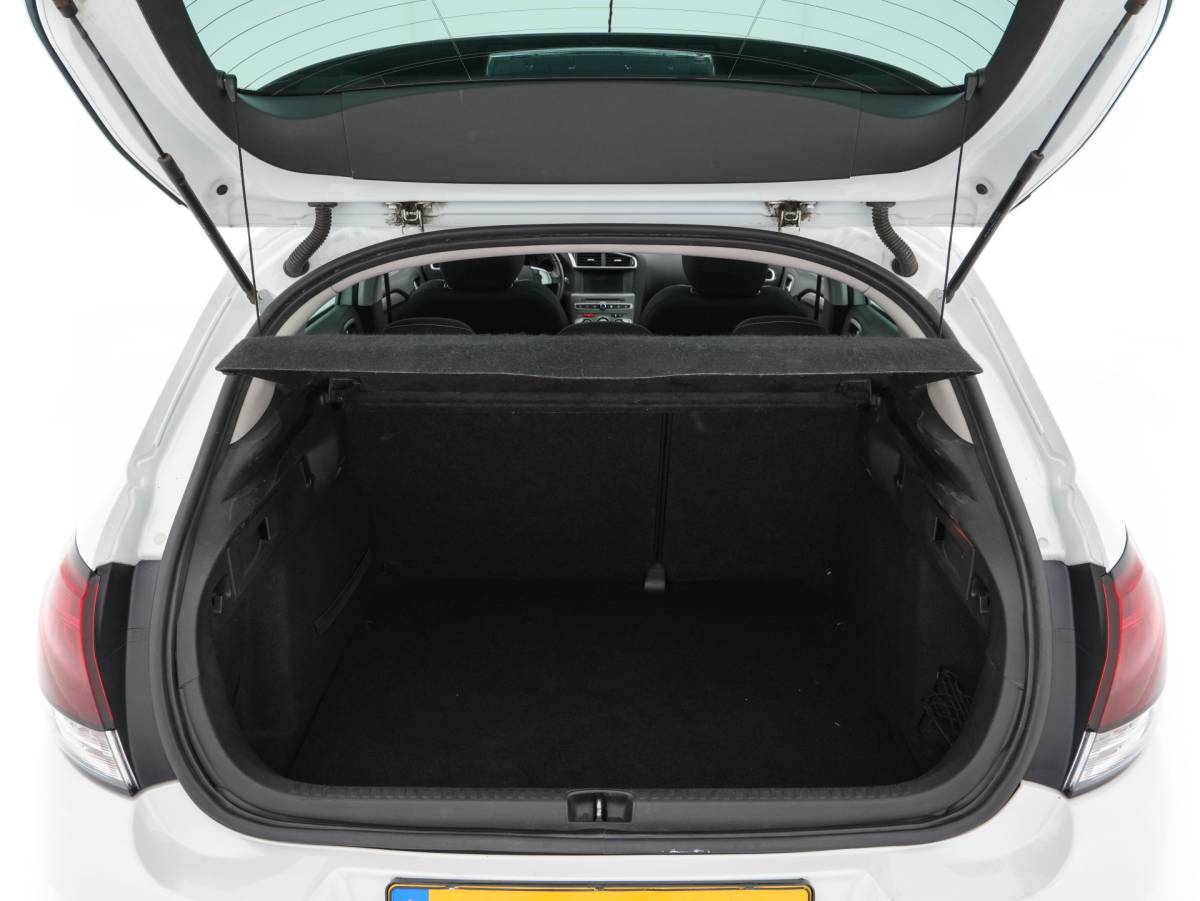 Citroën C4 Citroën C4 1.6 BlueHDi Feel *PANO | SPORT-SEATS | PDC | PRIVACY-GLASS | ECC | CRUISE | TOWBAR*
