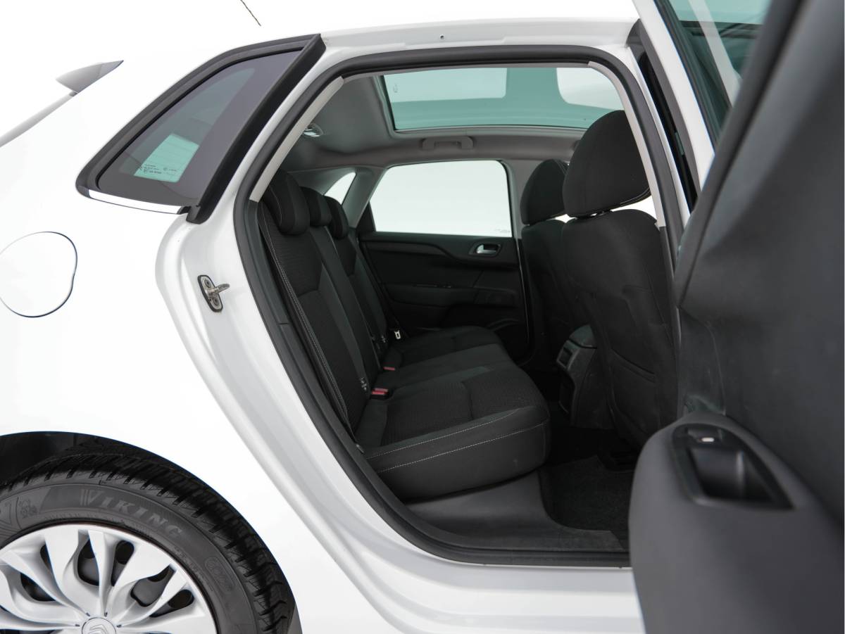 Citroën C4 Citroën C4 1.6 BlueHDi Feel *PANO | SPORT-SEATS | PDC | PRIVACY-GLASS | ECC | CRUISE | TOWBAR*
