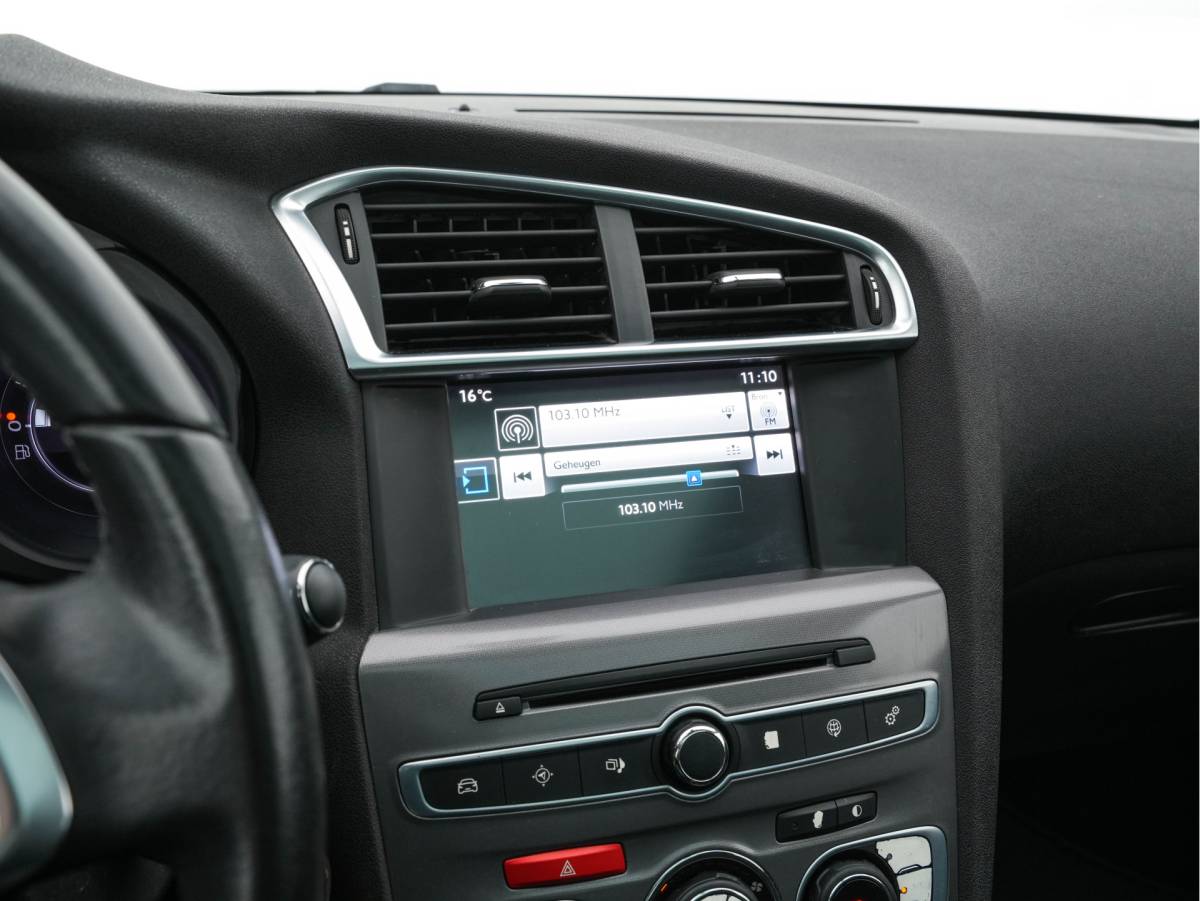 Citroën C4 Citroën C4 1.6 BlueHDi Feel *PANO | SPORT-SEATS | PDC | PRIVACY-GLASS | ECC | CRUISE | TOWBAR*